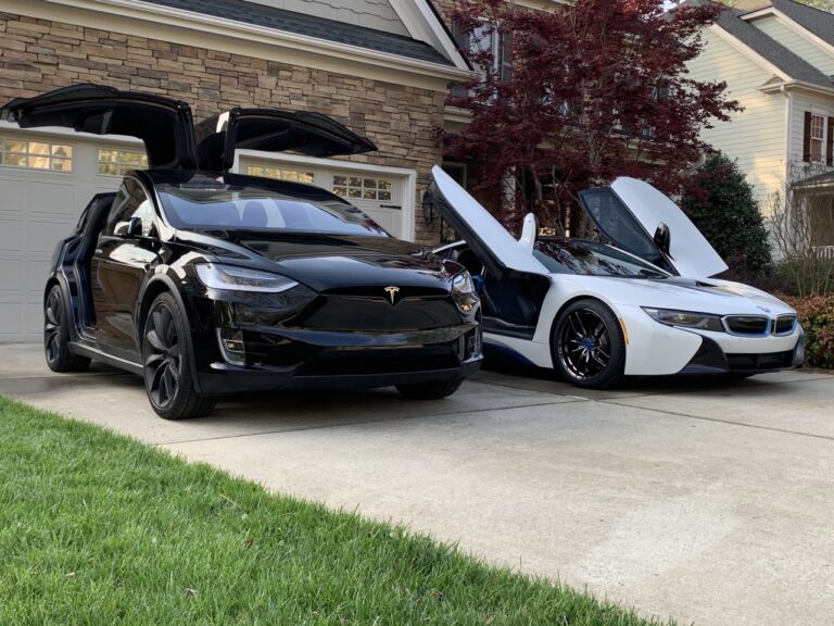 Tesla Model X vs BMW i8