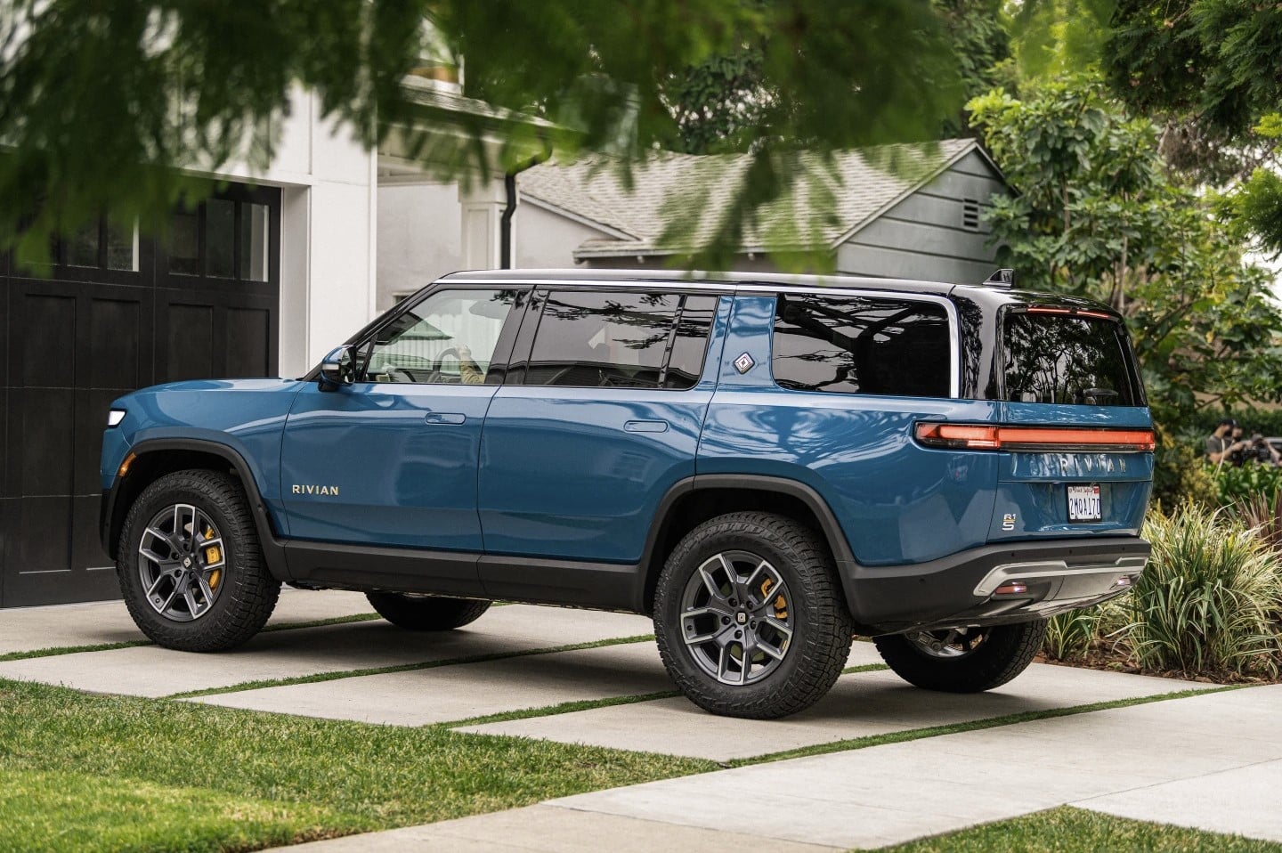 Rivian R1S EVU