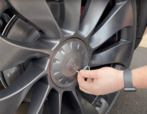 Tesla model y center cap pull